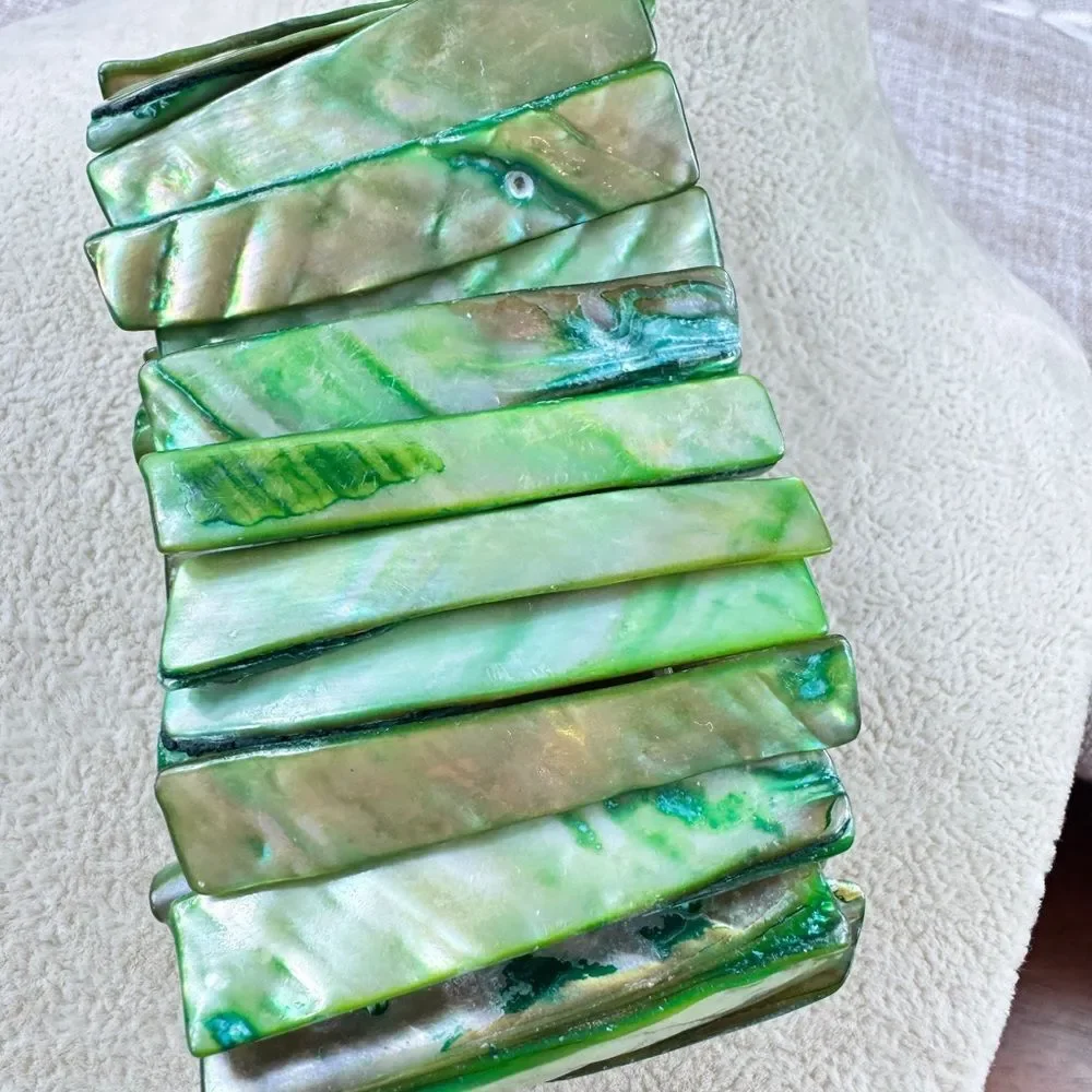 Vintage Rare Natural Shell Green Mother of Pearl Stretch Bracelet